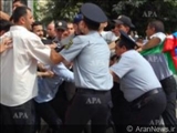 ضرب و شتم معترضین سفر شیمون پرز به باکو از سوی پلیس جمهوری آذربایجان 