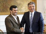 دیدار احمدی‌نژاد و گل در استانبول