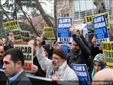 تظاهرات مقابل كنسولگری جمهوری آذربایجان در استانبول علیه ممنوعیت حجاب در مدارس 