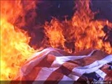 پرچم آمریکا در ترکیه به آتش کشیده شد  