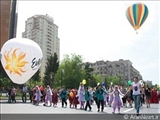 احتزاز پرچم همجنس بازان در فراز آسمان باکو