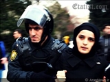 خشونت پلیس جمهوری آذربایجان علیه یک دختر محجبه+عکس
