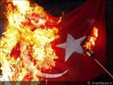پرچم ترکیه در ارمنستان به آتش کشیده شد!