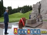 بازدید نخست وزیر ترکیه از مقبره حیدر علی‌اف و آرامگاه شهدا در آذربایجان