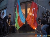 پرچم ترکیه و جمهوری آذربایجان در پایتخت ارمنستان به ‌آتش کشیده شد