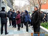 تجمع اعتراض آمیز جمعی از فعالان سیاسی و اعضای جنبش آزادی قره باغ در مقابل سفارت آمریکا در باکو