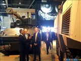 بازدید وزیر دفاع آذربایجان از نمایشگاه بین المللی دفاعی ابوظبی