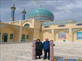 اهداء دو تخته فرش به امامزاده محمد صالح(ع) شهر انار از سوی یک زوج اهل جمهوری آذربایجان/ عکس