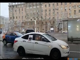 نمایش ابراز انزجار از ترور شهید سلیمانی در مقابل سفارت آمریکا در مسکو / فیلم