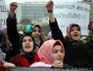 تظاهرات اعتراض آمیز هواداران حجاب اسلامی در ترکیه